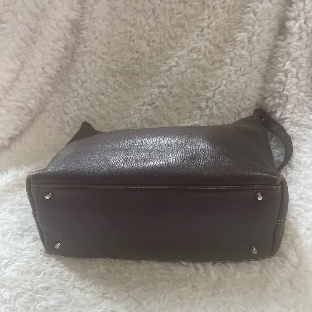 Maxx New York Leather Brown medium shoulder bag with silver tone hardwares.